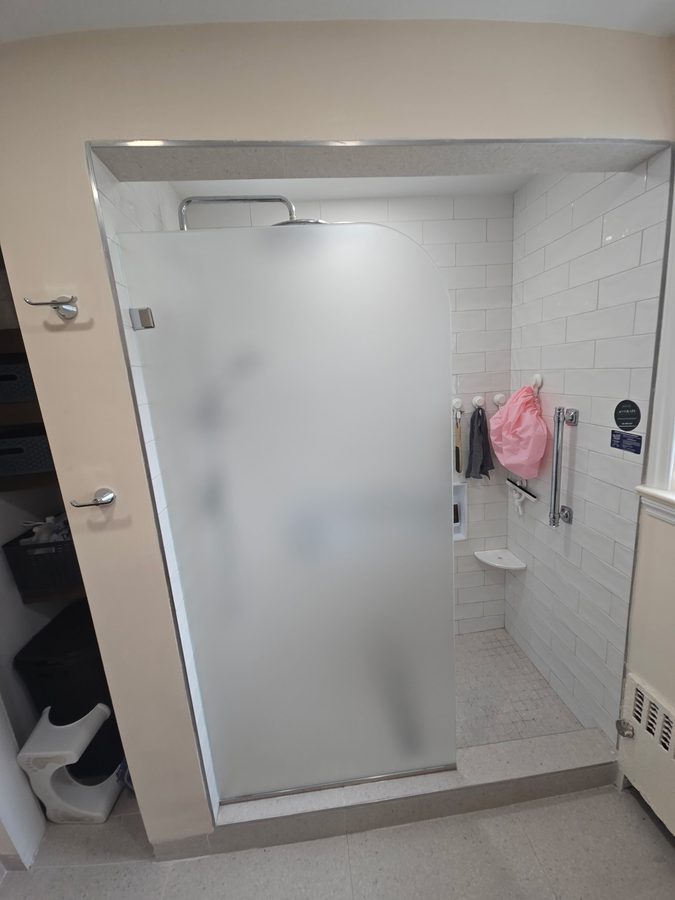 Tub-to-shower conversion with glass door
