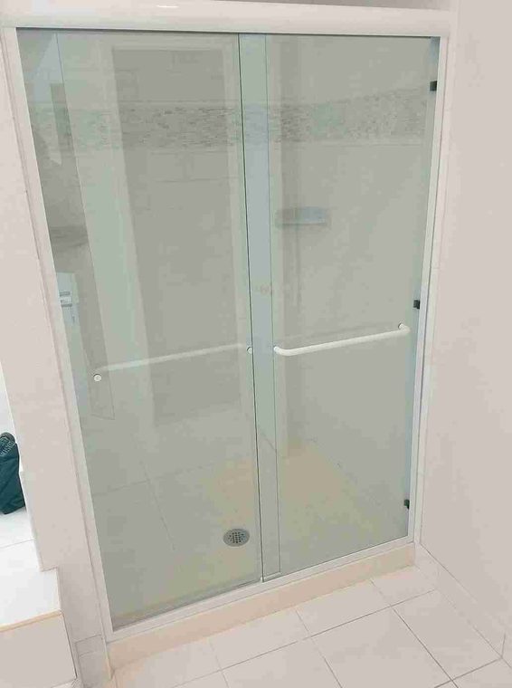 Semi-frameless shower enclosure