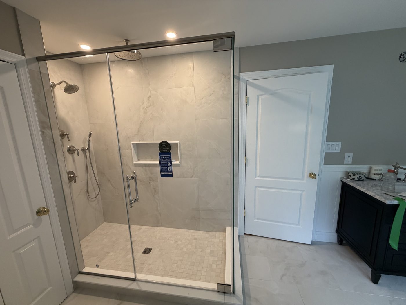 Frameless corner glass shower with a marble niche